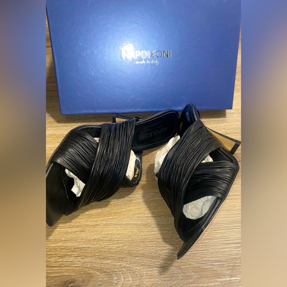 **ITALIAN LEATHER NAPOLEONI HEELS (Fits like U.S. 8-8.5) - Picture 4 of 4